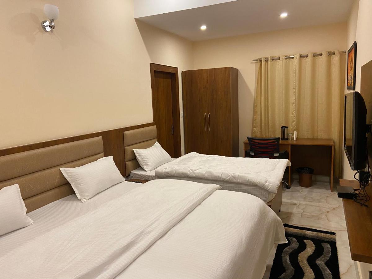Hotel Tulsi Villa Dehradun Buitenkant foto