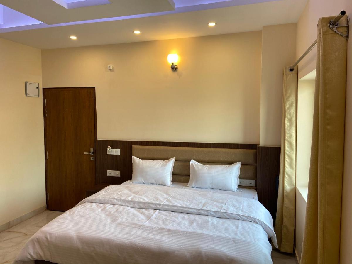 Hotel Tulsi Villa Dehradun Buitenkant foto