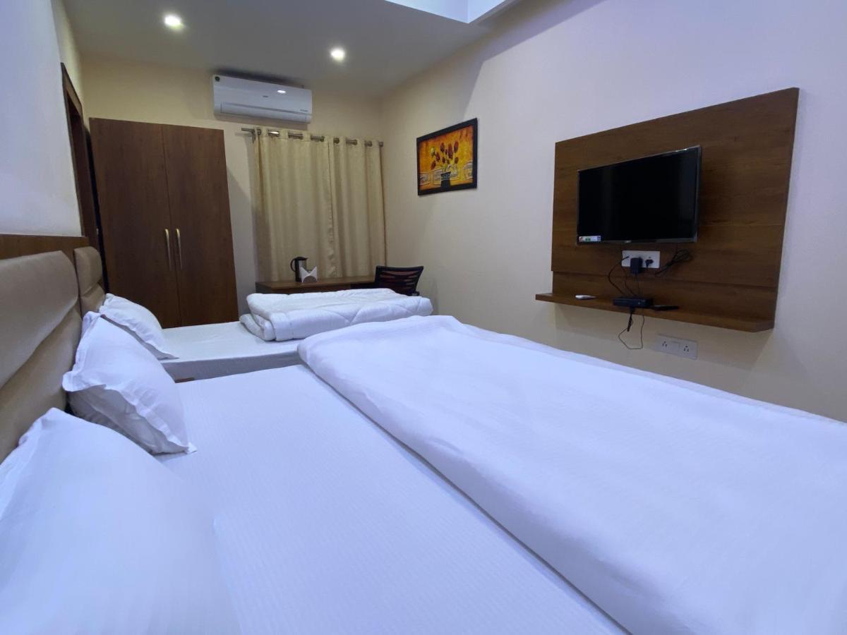 Hotel Tulsi Villa Dehradun Buitenkant foto
