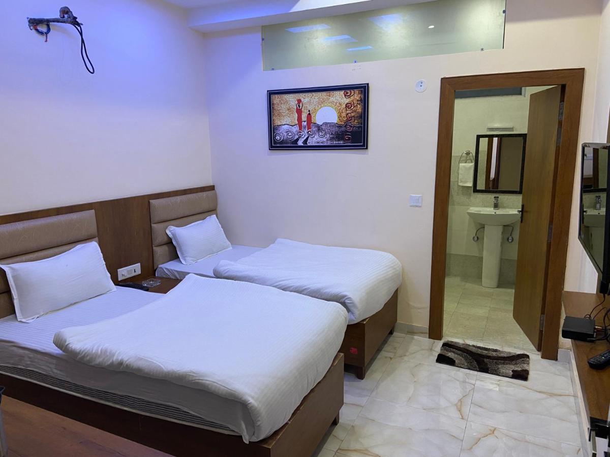 Hotel Tulsi Villa Dehradun Buitenkant foto